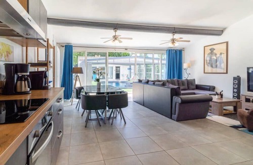 Caumont-sur-Durance House | Le logis de la castagne