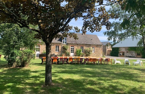 Longuefuye Cottage | Le Logis de la Faisanderie, vast green spaces, private indoor swimming pool