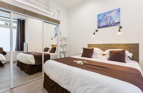 Quartier des Grandes-Carrieres Apartment | Le Logis de Montmartre