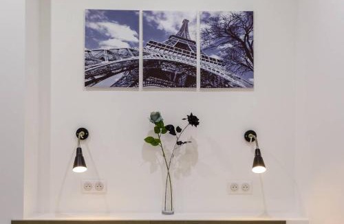 Quartier des Grandes-Carrieres Apartment | Le Logis de Montmartre