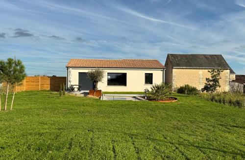 Vendeuvre-du-Poitou House | Le Logis du Chêne