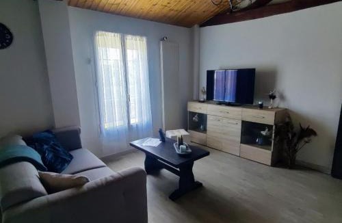 Champagne-les-Marais Apartment | Le logis du pont
