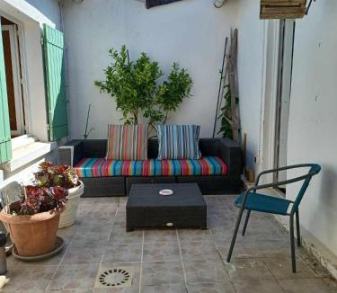 Port-Saint-Louis-du-Rhone House | Le Lohan