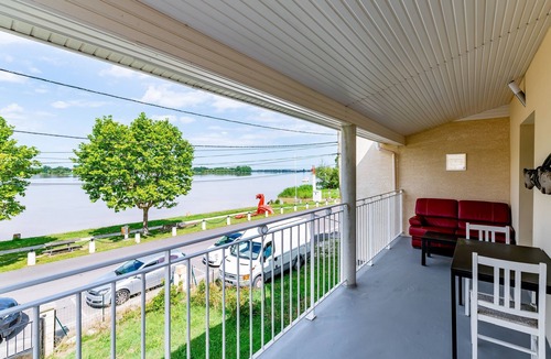 Saint-Andre-de-Cubzac Apartment | Le Long du Fleuve - Appt avec balcon vue fleuve