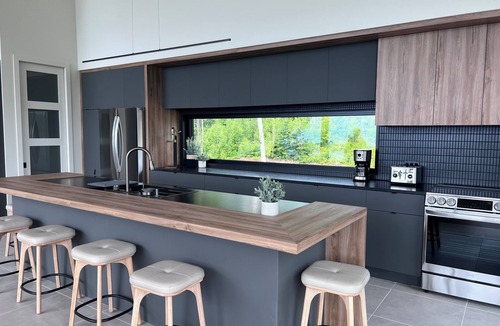 Saint-Joseph-de-la-Rive Ski Chalet | Le Lord, River view, trail and snowmobile