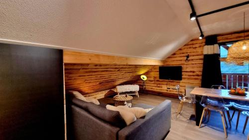 Saint-Jean-d'Arves Apartment | Le Loticeja