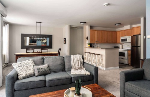 Saint-Faustin-Lac-Carre Condo | Le Loup - Pool, mountain bike and hiking