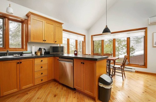 North Hatley Ski Chalet | Le Loup - Rustic luxury cottage in North Hatley