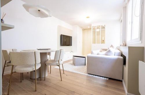 Paris City Center Apartment | Le Louvre à 2 minutes - Ascenseur - Parking