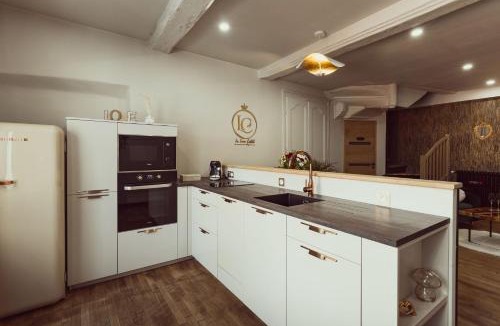 Vitre House | Le Love Castel