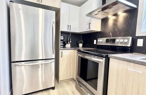 Ste. Foy Apartment | Le Luxueux – with EV Charger (Level 2)