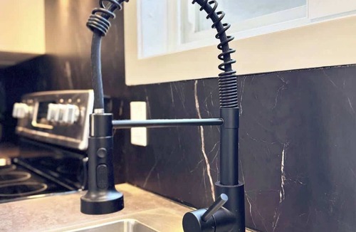 Ste. Foy Apartment | Le Luxueux – with EV Charger (Level 2)