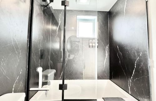 Ste. Foy Apartment | Le Luxueux - with EV Chrger Level 2