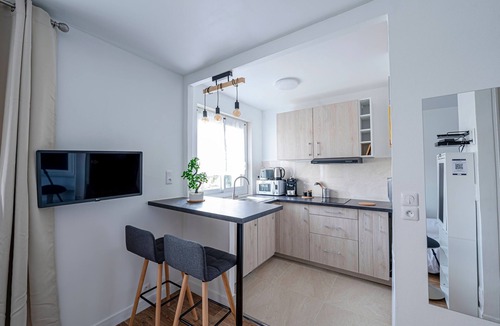 Poissy Apartment | Le Lys - Studio proche Gare de Poissy