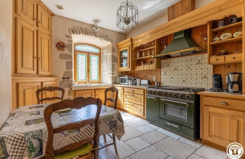 Saint-Bonnet-le-Chastel House | Le Médiéval - ST Bonnet LE Chastel