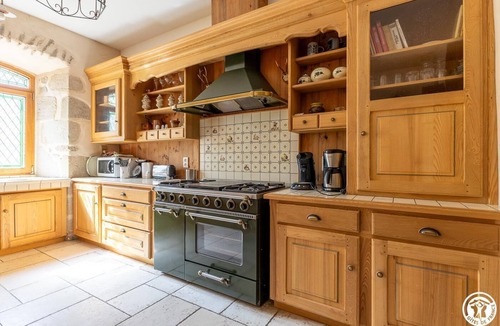 Saint-Bonnet-le-Chastel House | Le Médiéval - ST Bonnet LE Chastel