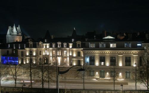 Vitre Hotel | Le Magic Hôtel & Spa - Centre Historique - Accès TGV - Parking - Séminaires
