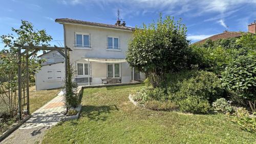 Couzeix House | Le magnolia