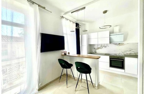 Les Pennes-Mirabeau Apartment | Le Malaisie - Cosy renovated, balcony, patio, barbecue