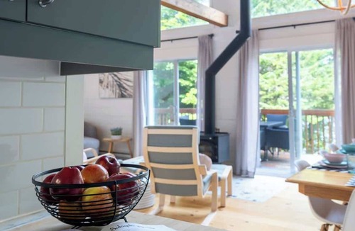 Entrelacs Ski Chalet | Le Mandala | Lakefront, spa & game room