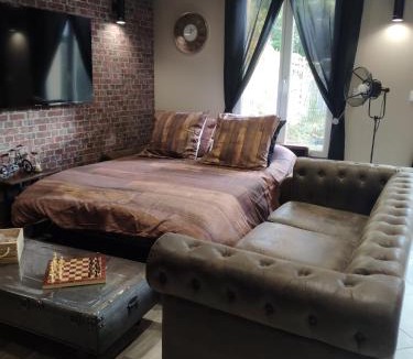 Brasles Apartment | LE MANHATTAN Authentique maison climatisée 78 m2