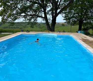 Salerm Bed & Breakfast | Le Manoir aux Volets Verts with Hot Tub