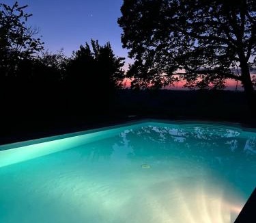 Salerm Bed & Breakfast | Le Manoir aux Volets Verts with Hot Tub
