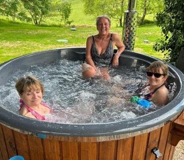 Salerm Bed & Breakfast | Le Manoir aux Volets Verts with Hot Tub