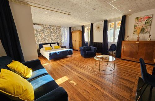 Cluny Bed & Breakfast | LE MANOIR- CLUNY