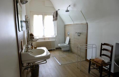 Les Chapelles-Bourbon Bed & Breakfast | Le Manoir de Beaumarchais