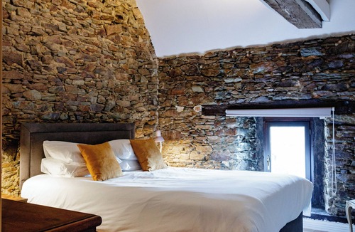 Bourg-dIre House | Le Manoir de la Vieille Douve
