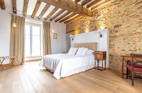 Bourg-dIre House | Le Manoir de la Vieille Douve
