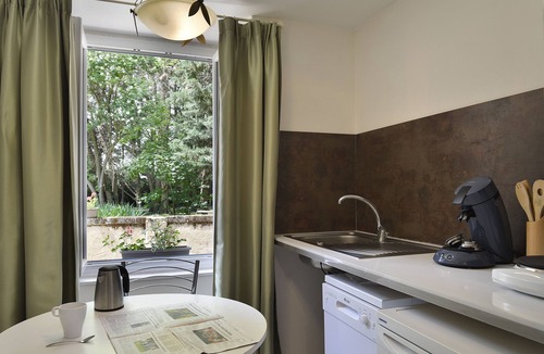 Beaumont-en-Veron Hotel | Le Manoir de la Giraudière