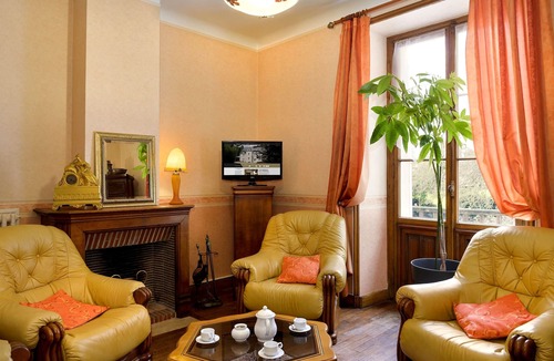 Beaumont-en-Veron Hotel | Le Manoir de la Giraudière