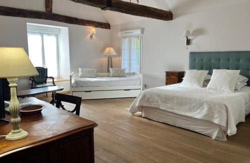 Bourg-dIre House | Le Manoir de la Vieille Douve