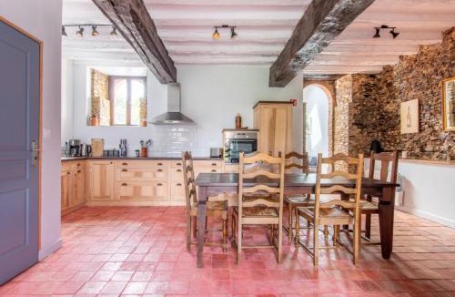 Bourg-dIre House | Le Manoir de la Vieille Douve