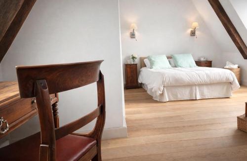 Bourg-dIre House | Le Manoir de la Vieille Douve