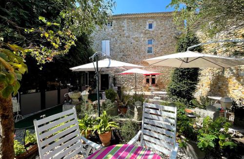 Vallon-Pont-d'Arc Hotel | Le Manoir du Raveyron