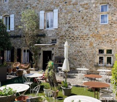 Vallon-Pont-d'Arc Hotel | Le Manoir du Raveyron