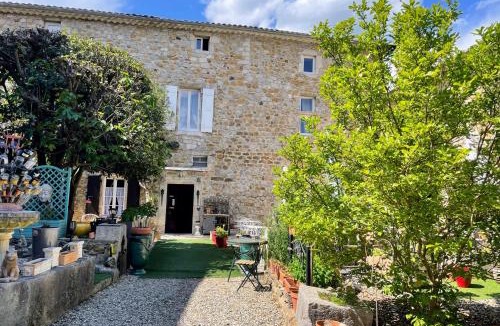 Vallon-Pont-d'Arc Hotel | Le Manoir du Raveyron
