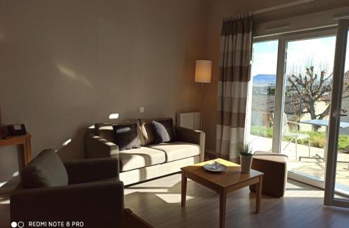 Perignat-les-Sarlieve Apartment | Le Manoir