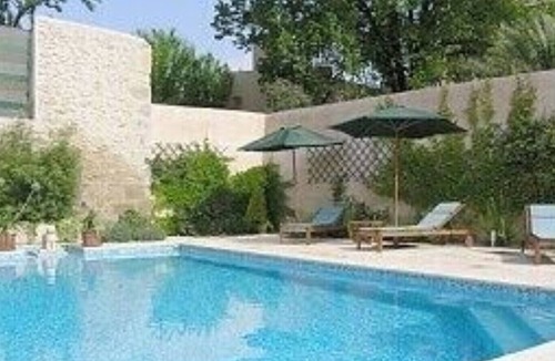 Capestang House | Le Manoir House