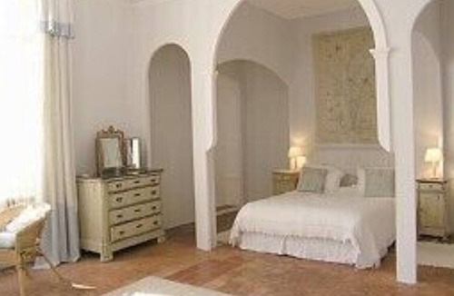 Capestang House | Le Manoir House