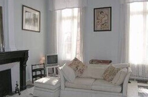 Capestang House | Le Manoir House