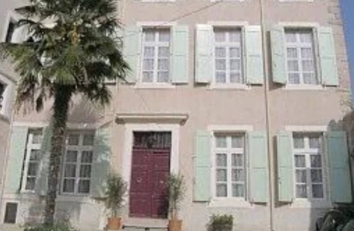 Capestang House | Le Manoir House