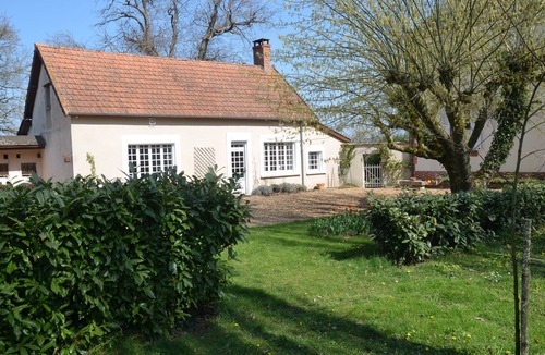 Guecelard House | LE MANS 15mn away. For a stopover or a stay, a warm and cosy space