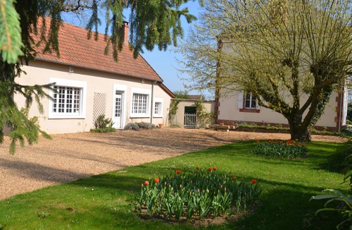 Guecelard House | LE MANS 15mn away. For a stopover or a stay, a warm and cosy space