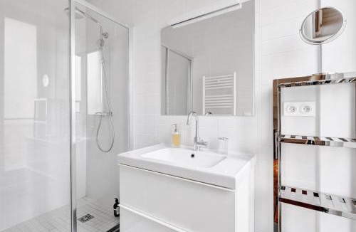 Saint-Merri Apartment | Le Marais élégant
