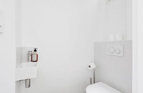 Saint-Merri Apartment | Le Marais élégant