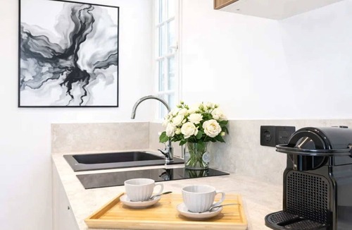 Saint-Merri Apartment | Le Marais - Deluxe studio for couples